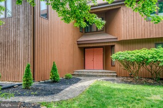 43 Arnold Dr, Princeton Junction, NJ 08550