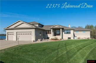 22375 Lakewood Dr, Madison Lake, MN 56063