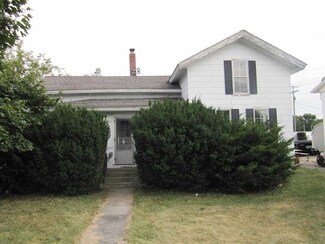 123 W Jasper St, Goodland, IN 47948