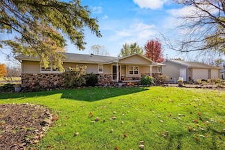 N4742 Thompson Rd, Shiocton, WI 54170