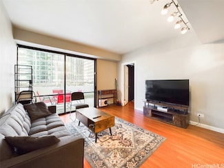 225 Queen St Unit 7E, Honolulu, HI 96813