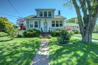 7 Borden St, Monmouth Beach, NJ 07750