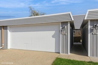 6750 School St Unit 902, Windsor Heights, IA 50324