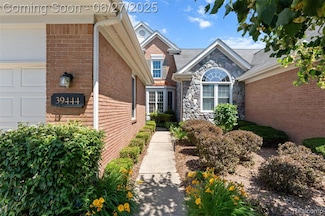 39444 Village Run Dr Unit 221, Northville, MI 48168