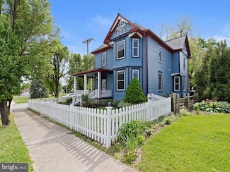 24 S Main St, Stewartstown, PA 17363