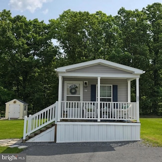 37 Meadowview Dr, New Bloomfield, PA 17068