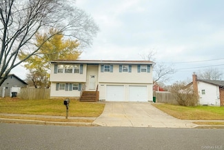 11 Pearl St, Holbrook, NY 11741