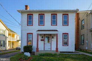 529 Main St, Akron, PA 17501