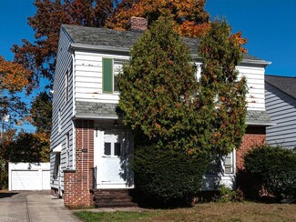 4429 Groveland Rd, Cleveland, OH 44118