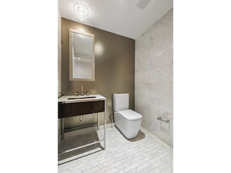 135 W 52nd St Unit 17B, New York, NY 10019