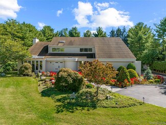 6 Clearmeadow Ln, Woodbury, NY 11797