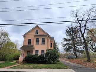 375 Pequoig Ave, Athol, MA 01331