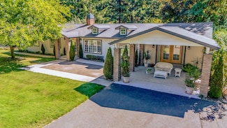 1121 Yeust Rd, Azalea, OR 97410