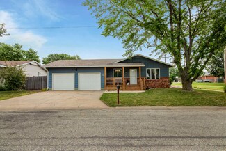 206 Floral Dr, Hillsboro, KS 67063