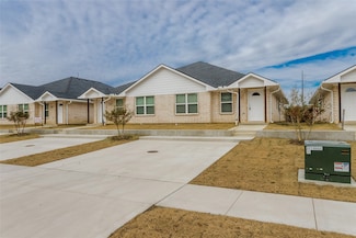 1016 Biloxi Dr, Ennis, TX 75119