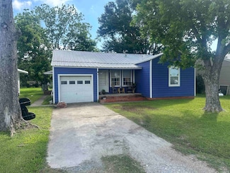 3104 Main Ave, Groves, TX 77619