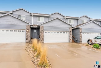 4243 Knob Hill Ct, Sioux Falls, SD 57107