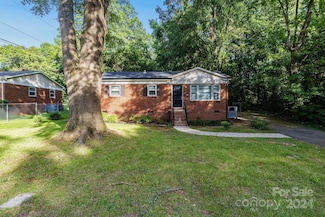 711 Gallagher St, Charlotte, NC 28208