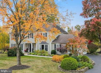 13 Edith Dr, Lawrence Township, NJ 08648