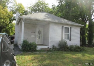 9846 Lilac Dr, Saint Louis, MO 63137