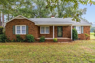 5746 Pauls Path Rd, La Grange, NC 28551