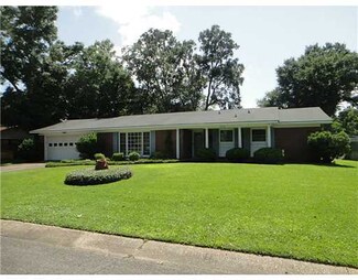 210 Oakwood Dr, Gulfport, MS 39507