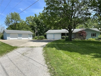 3002 N Charlotte St, Effingham, IL 62401