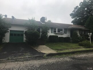 25 W Jewel St, Roseto, PA 18013