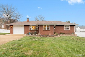 330 Fenton View Dr, Fenton, MO 63026
