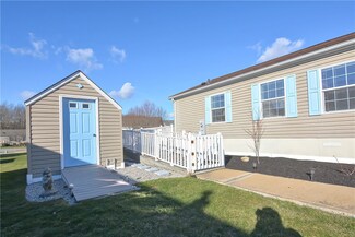67 Robin Dr, Tiverton, RI 02878