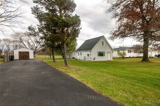 6275 Nash Rd, Sanborn, NY 14132