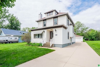 615 4th St, Merrill, IA 51038