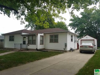 1021 Seneca St, Storm Lake, IA 50588