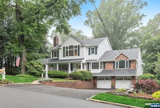 304 Briarwood Dr, Wyckoff, NJ 07481