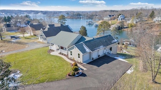 310 Key St W, Moneta, VA 24121