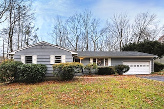 25 Glen Dr, Ansonia, CT 06401