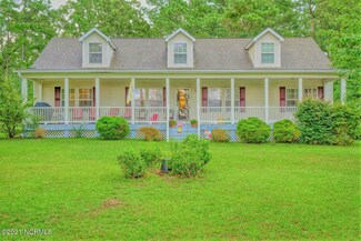 418 Indian Bluff Dr, Arapahoe, NC 28510