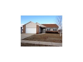 455 Prairie View Cir, Fairfax, IA 52228