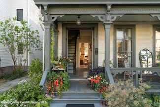 541 Washington St, Hudson, NY 12534