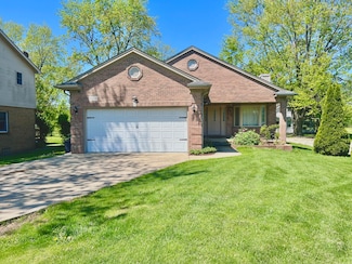 15338 Flanders St, Southgate, MI 48195