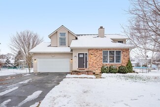 9265 Sand Pointe Dr, Whitmore Lake, MI 48189