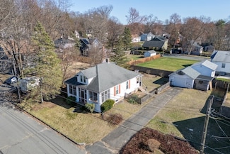 33 Taber St, Springfield, MA 01118