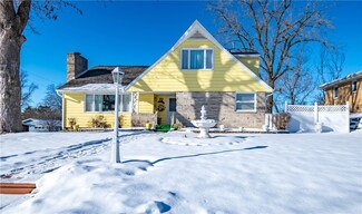 285 S Redwood Ln, Decatur, IL 62522