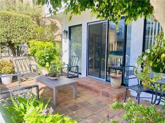 210 Emerald Ave, Newport Beach, CA 92662