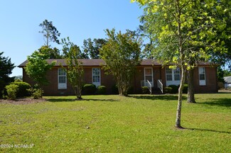 321 Rollingwood Dr, Newport, NC 28570