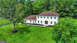 1054 Squires Dr, West Chester, PA 19382