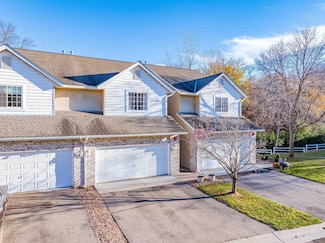 349 Pleasant Ln, Chaska, MN 55318