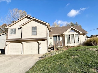 1107 S 14th St, Leavenworth, KS 66048