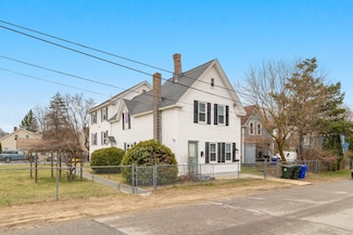 241 Bartlett St, Manchester, NH 03102