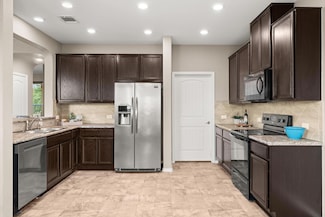 6825 Horseshoe Pond Dr, Del Valle, TX 78617